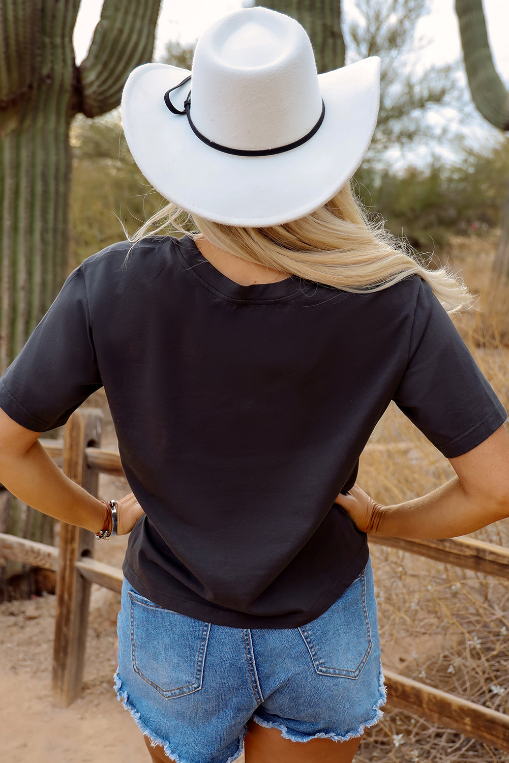"Bull Head Skull Tee – Western-inspired graphic t-shirt featuring a bold bull skull design, perfect for rugged and cowboy style."