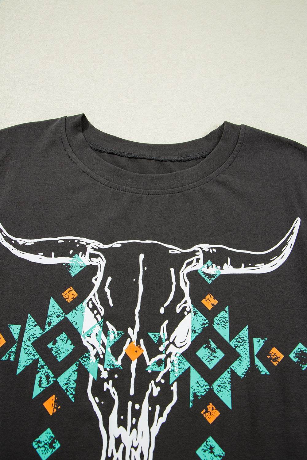 "Bull Head Skull Tee – Western-inspired graphic t-shirt featuring a bold bull skull design, perfect for rugged and cowboy style."