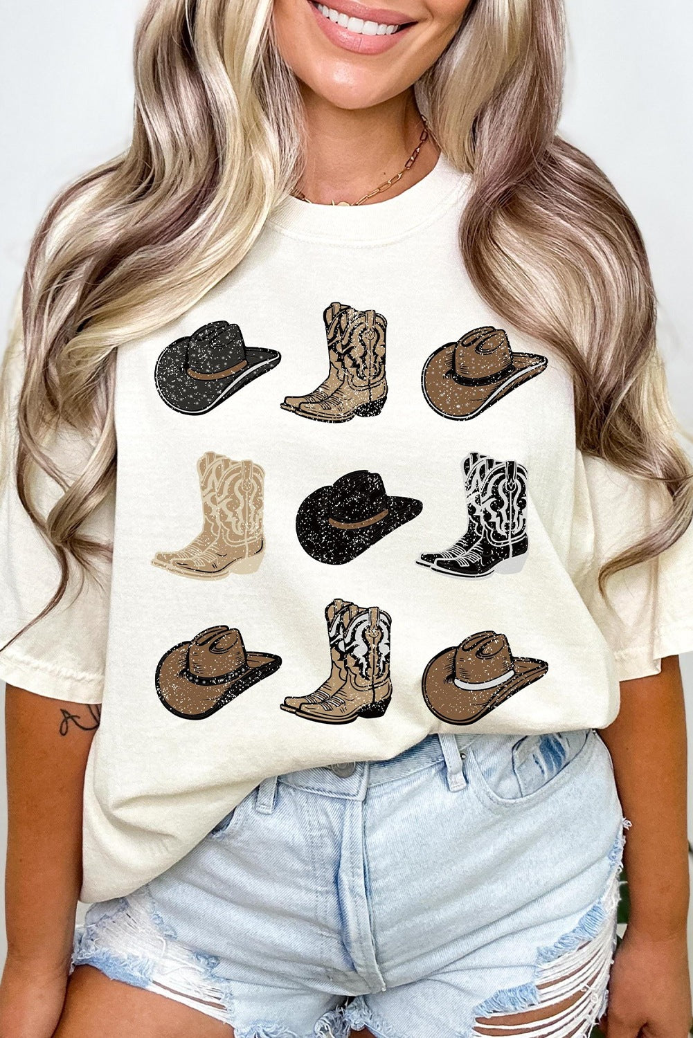 "Western Hat and Boots Graphic T-Shirt – Country Style Cotton Tee for Casual Wear"